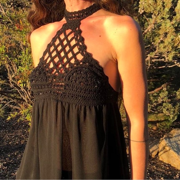 MAX AZRIA COLLECTION Silk Crotchet Halter Top - Picture 3 of 11